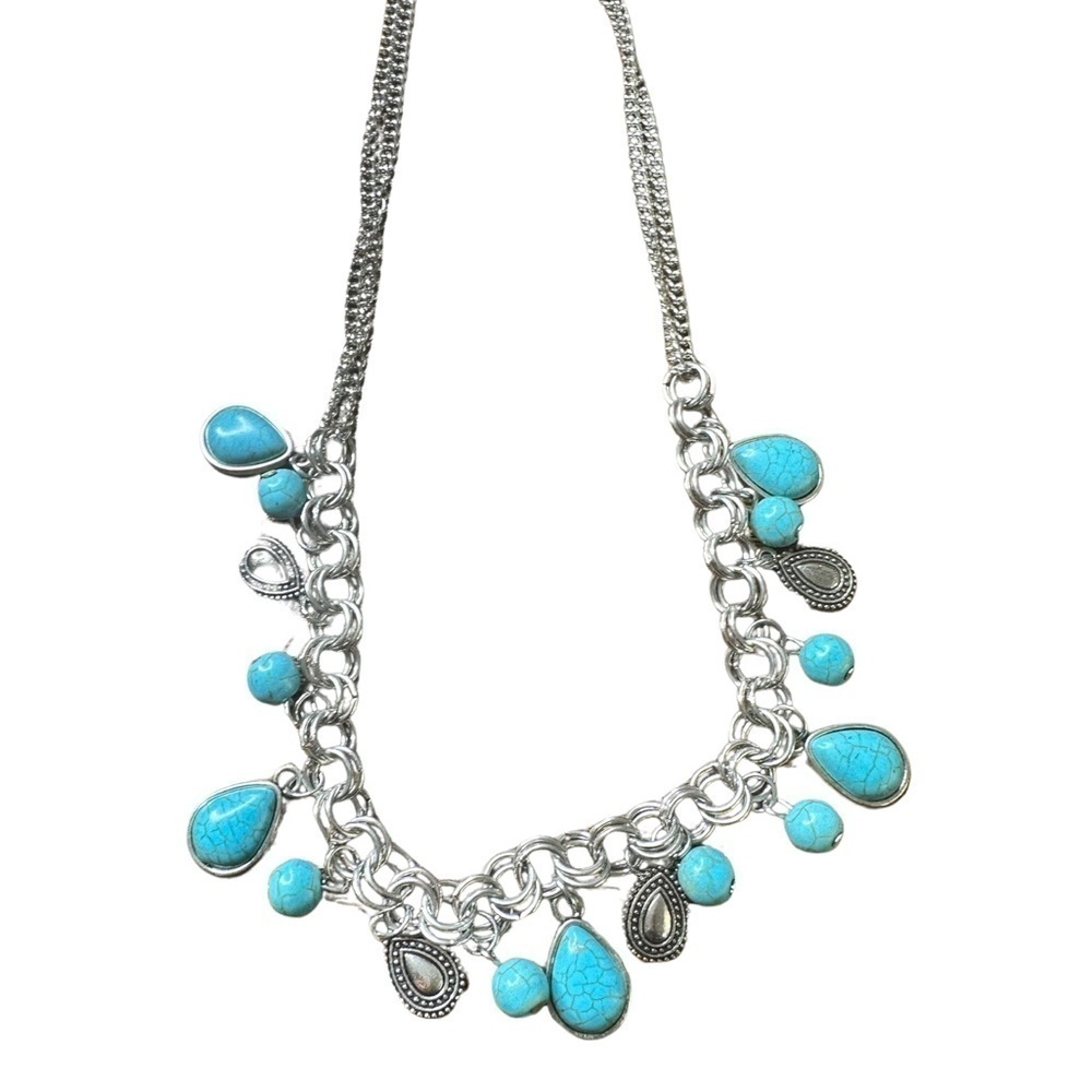 Turquoise & Silver Necklace 🦋 (Like New - Great Condition) ✨